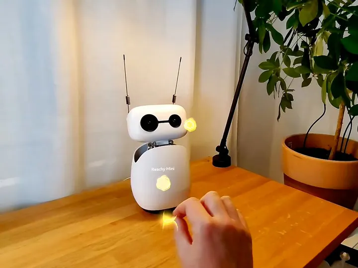 Playing with Reachy Mini through augmented reality, shared by Johannes Tscharn
